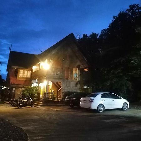 Crossroads House Hotel Мае Хонг Сон Екстериор снимка