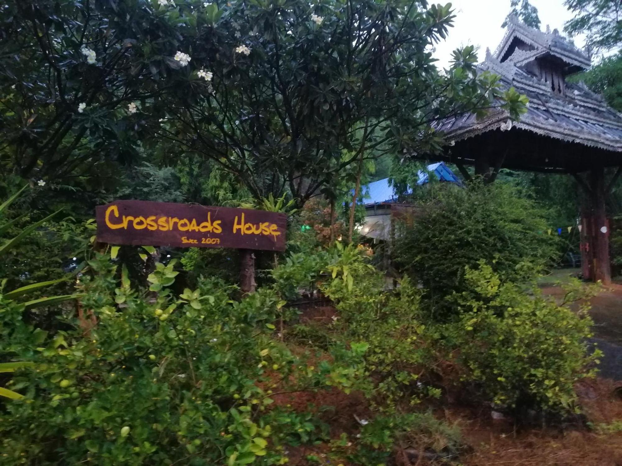 Crossroads House Hotel Мае Хонг Сон Екстериор снимка